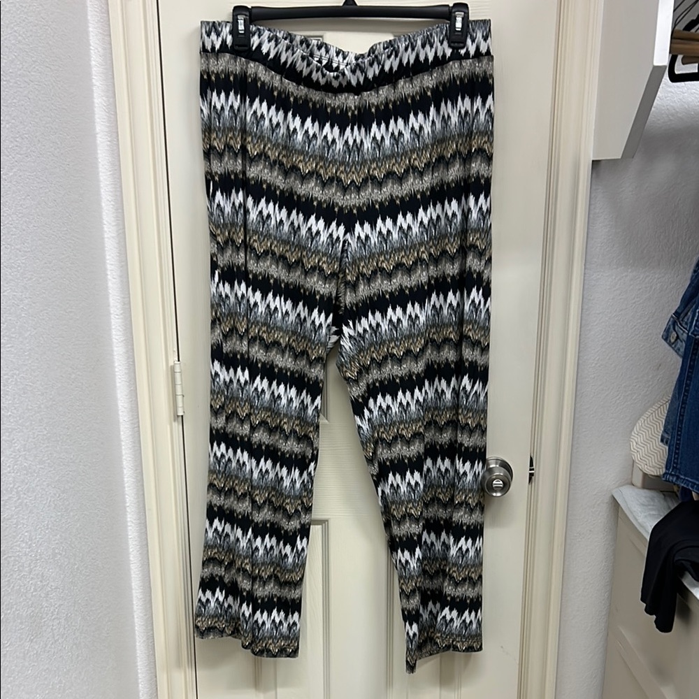 New Directions Monochrome Zigzag Pants